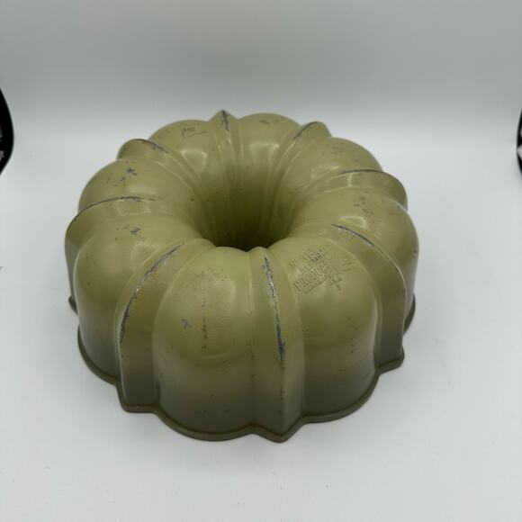 Vintage Nordic Ware Bundt Pan 12 Cup Heavy Cast Aluminum Box Recipes 10 x 4 - Picture 8 of 10